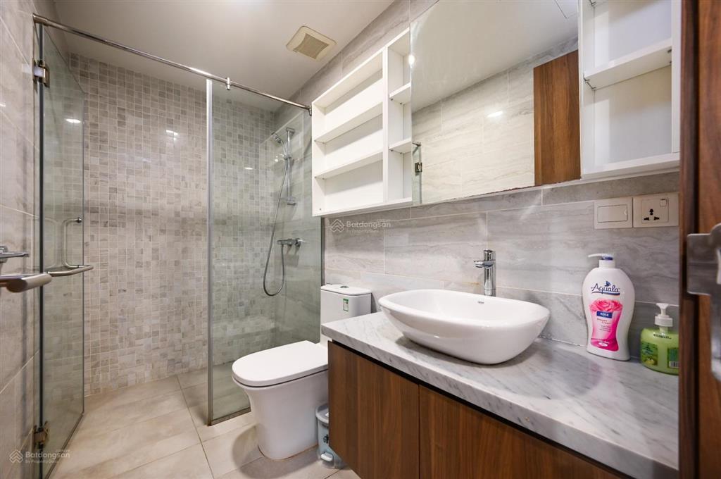 Cho thuê chcc kingdom 101, quận 10, 72m2, 2pn + 2wc, giá 16tr, có slot ô tô.  0936 571 ***(hồng)