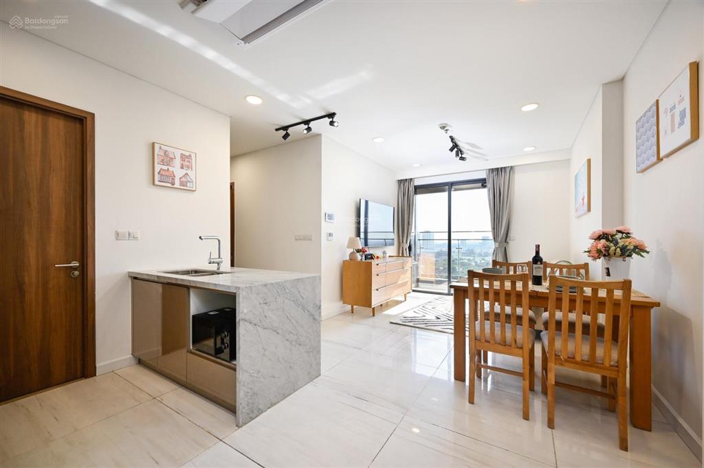 Cho thuê chcc kingdom 101, quận 10, 72m2, 2pn + 2wc, giá 16tr, có slot ô tô.  0936 571 ***(hồng)