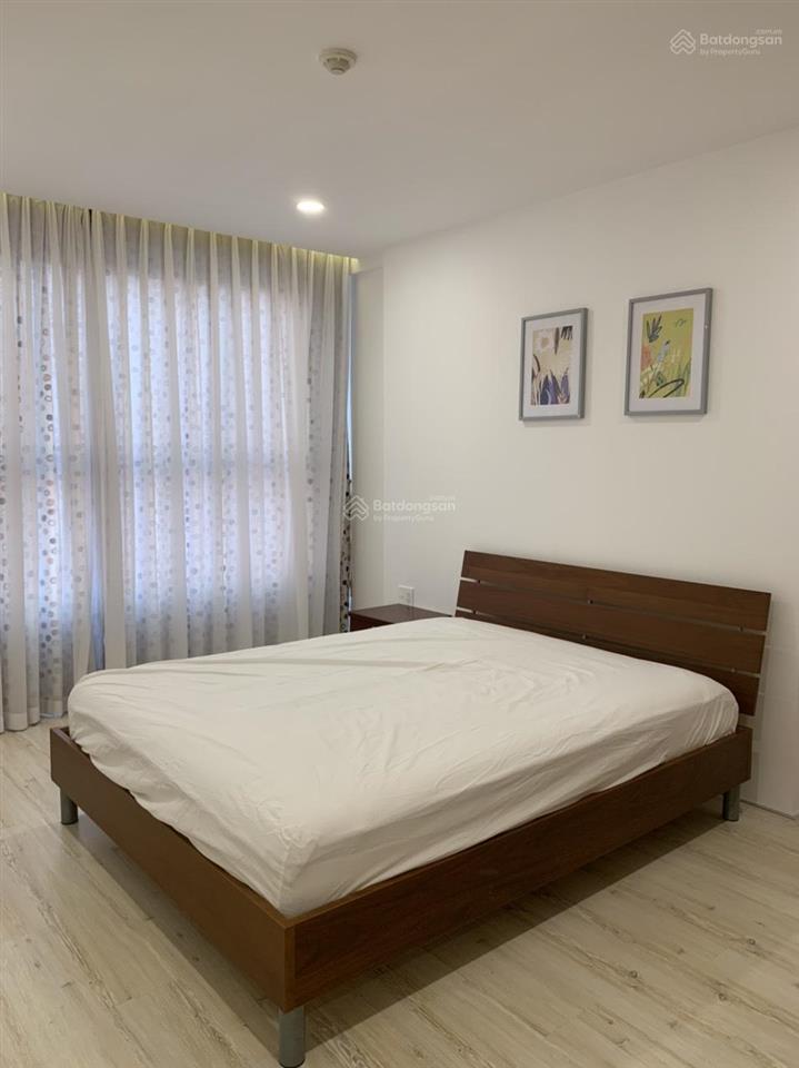 Chính chủ cần tiền bán gấp ch sky center, 36m2, officel, full, giá 2.8 tỷ.  0936 571 ***( hồng)