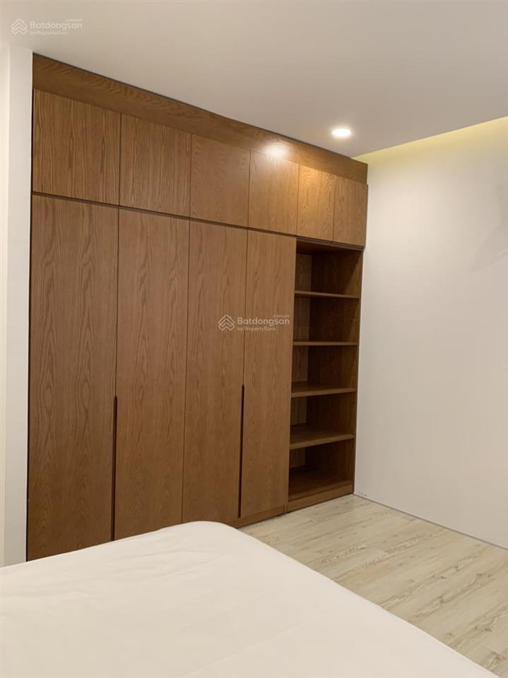 Chính chủ cần tiền bán gấp ch sky center, 36m2, officel, full, giá 2.8 tỷ.  0936 571 ***( hồng)