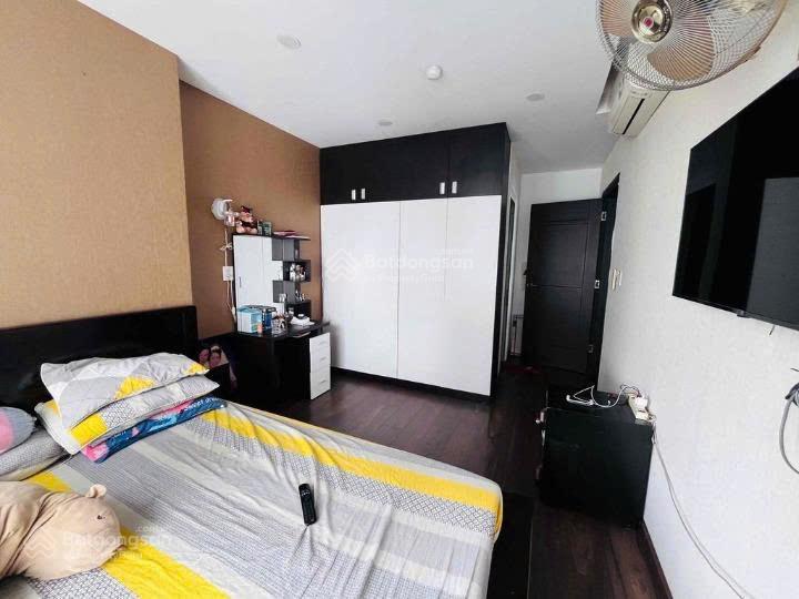 Cần tiền bán căn hộ xigrand court, q.10, 90m2, 3pn, 2wc, giá 9 tỷ, có sổ.0936 571 ***hồng