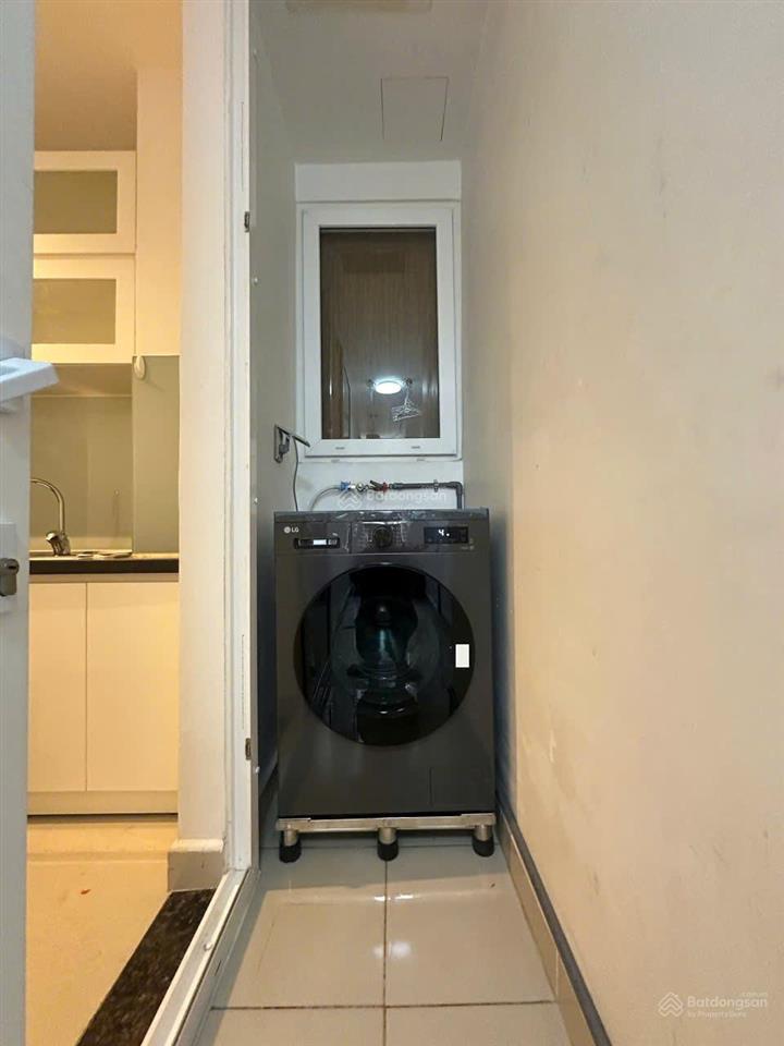 Bán gấp căn hộ sky center, tân bình, 74m2, 2pn, 2wc, giá 5.7 tỷ. nhà đẹp.  0936 571 ***