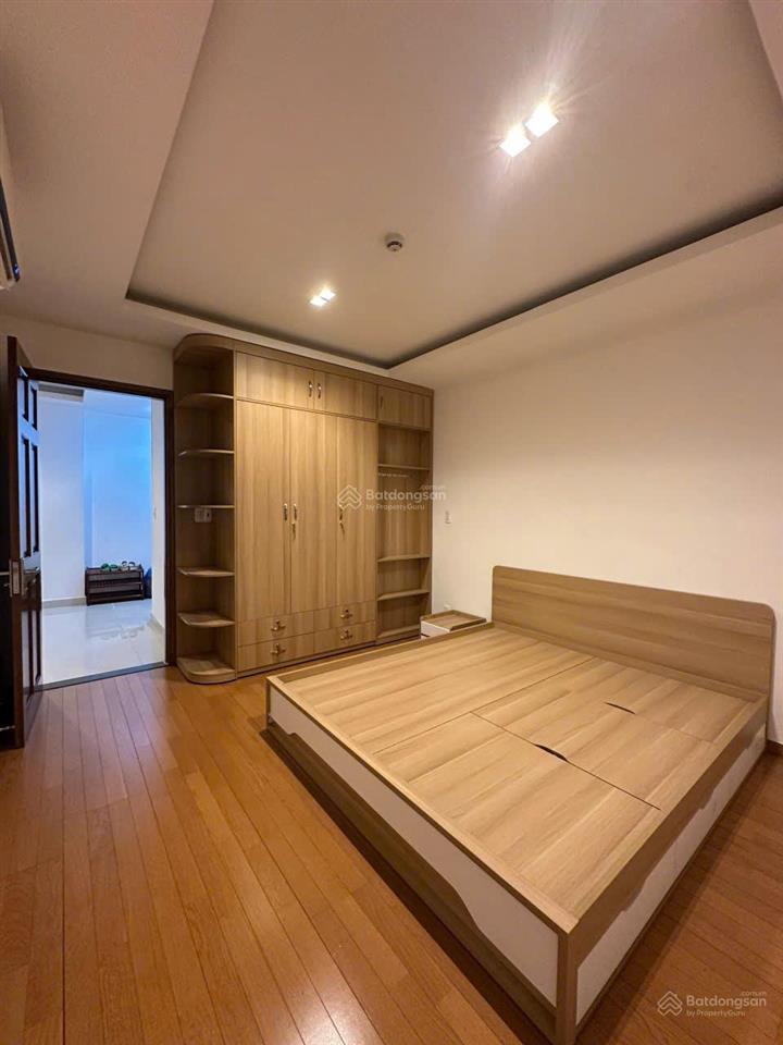 Bán gấp căn hộ sky center, tân bình, 74m2, 2pn, 2wc, giá 5.7 tỷ. nhà đẹp.  0936 571 ***