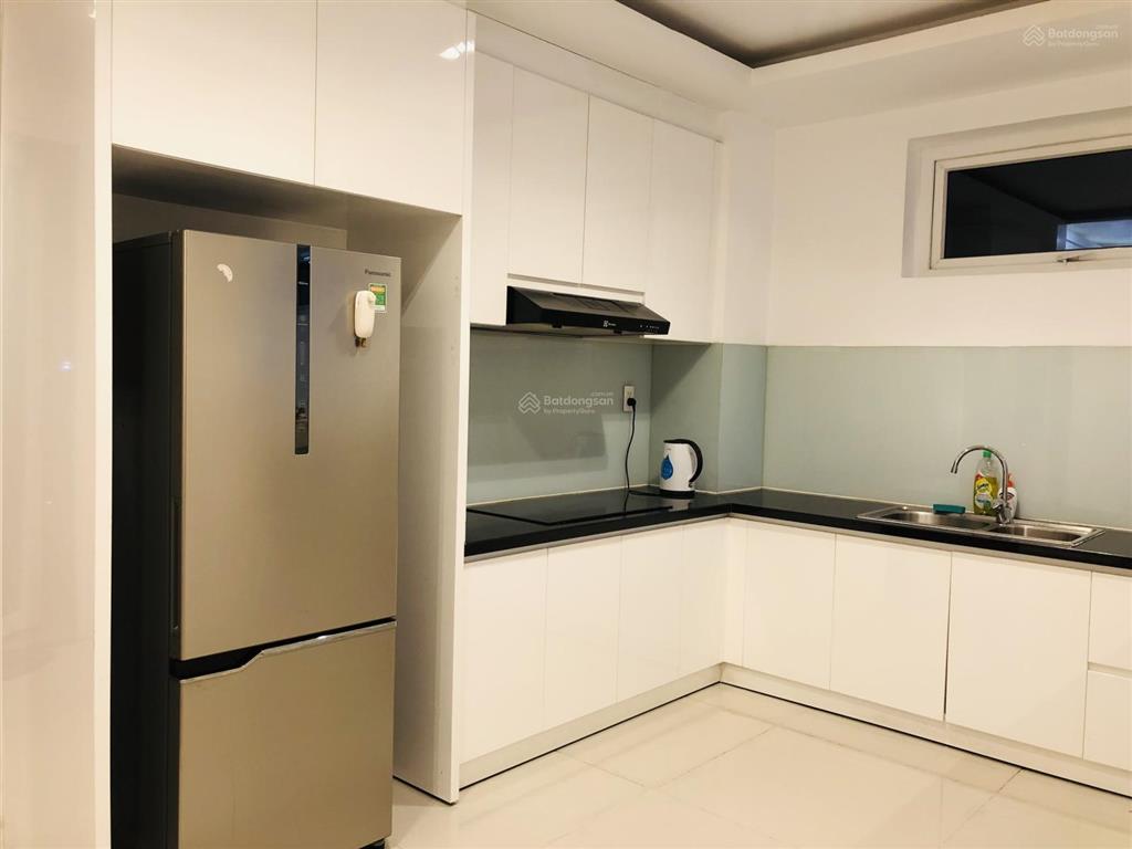 Cho thuê căn hộ sky center, tân bình, 98m2, 3pn, 2wc, thuê 18tr, ở liền.  0936 571 *** (hồng)