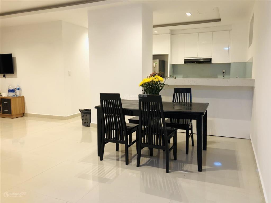 Cho thuê căn hộ sky center, tân bình, 98m2, 3pn, 2wc, thuê 18tr, ở liền.  0936 571 *** (hồng)