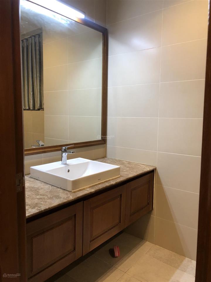Cho thuê căn hộ sky center, tân bình, 98m2, 3pn, 2wc, thuê 18tr, ở liền.  0936 571 *** (hồng)