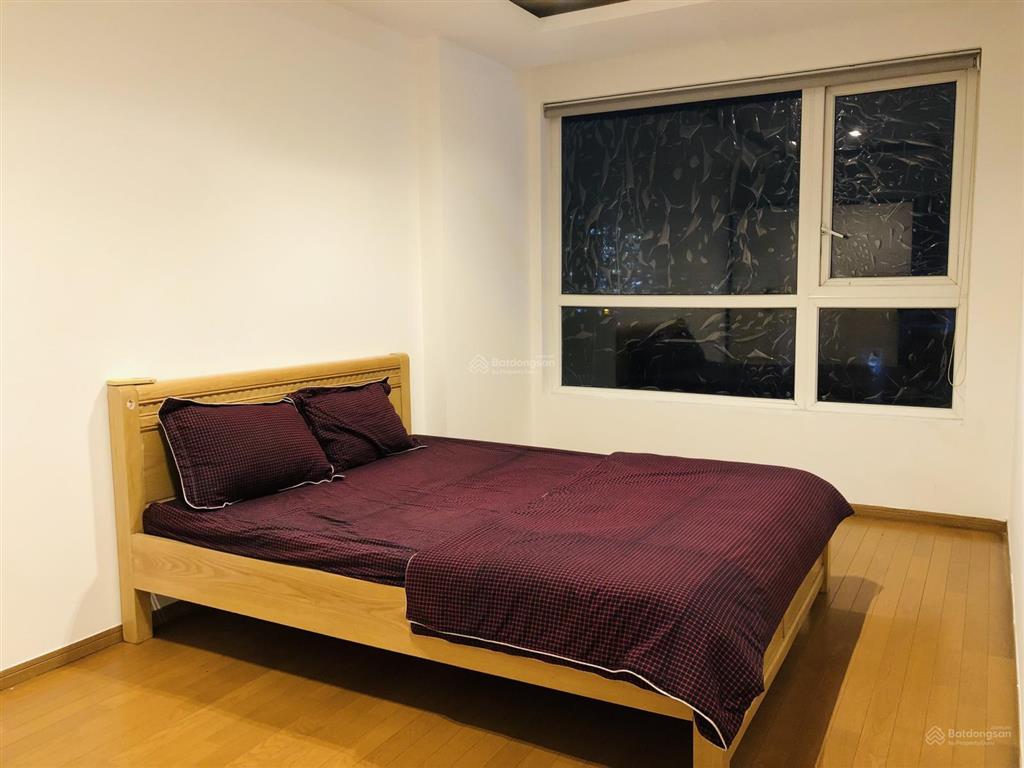 Cho thuê căn hộ sky center, tân bình, 98m2, 3pn, 2wc, thuê 18tr, ở liền.  0936 571 *** (hồng)