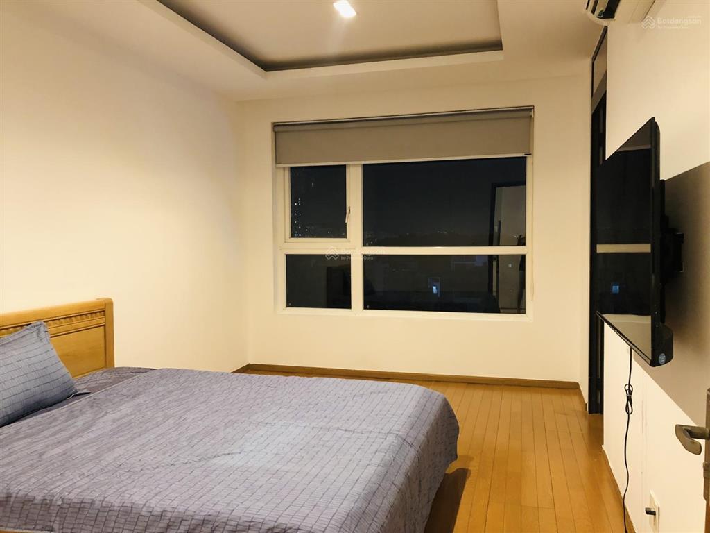 Cho thuê căn hộ sky center, tân bình, 98m2, 3pn, 2wc, thuê 18tr, ở liền.  0936 571 *** (hồng)