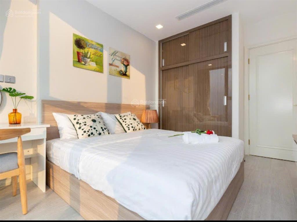 Cho thuê 3pn, 2wc, 110m2, giá 35 triệu tại vinhomes golden river ba son, q1, hcm