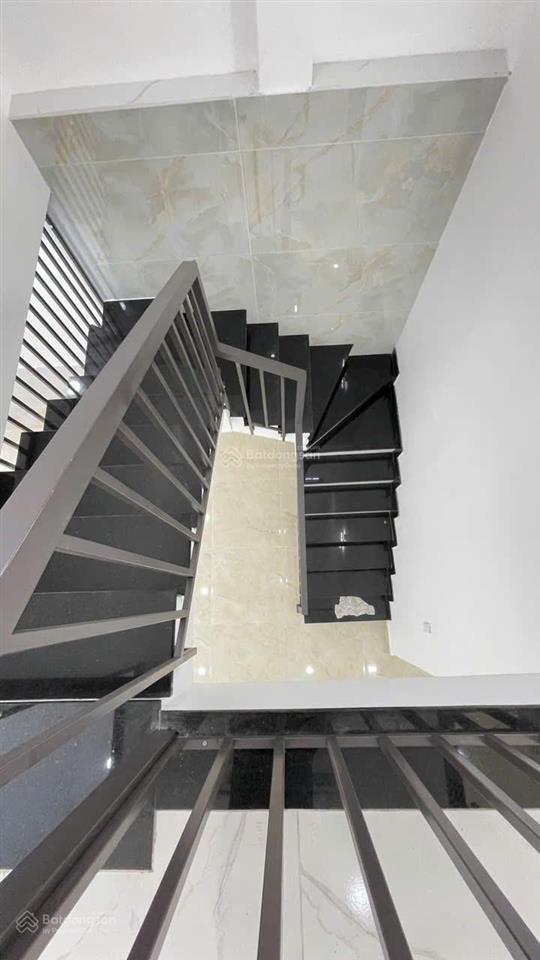 Nhà mới vào ở liền, ngay lê văn quới vào, dt 5,6x13,5m, có 1 lầu