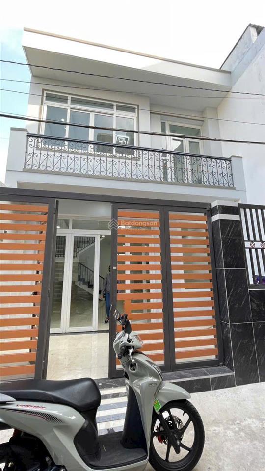 Nhà mới vào ở liền, ngay lê văn quới vào, dt 5,6x13,5m, có 1 lầu