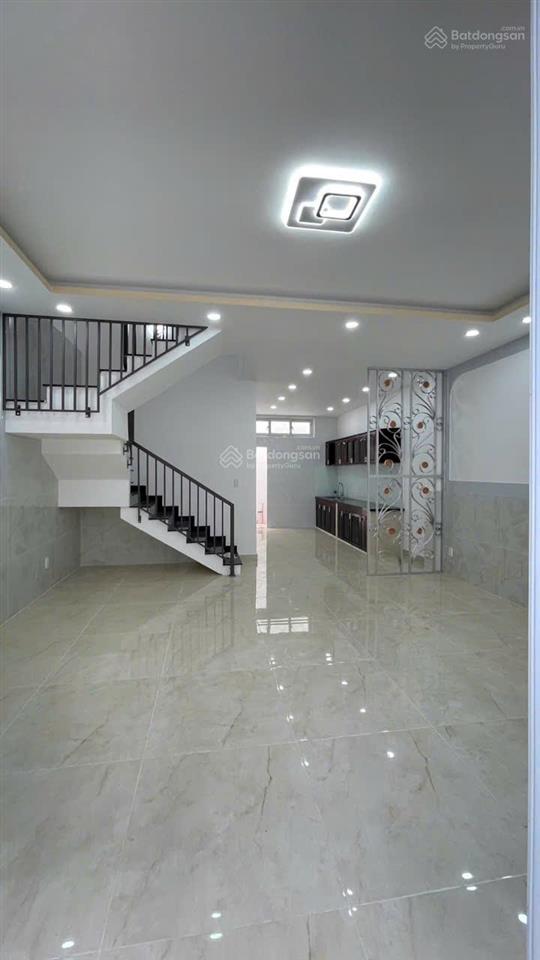 Nhà mới vào ở liền, ngay lê văn quới vào, dt 5,6x13,5m, có 1 lầu