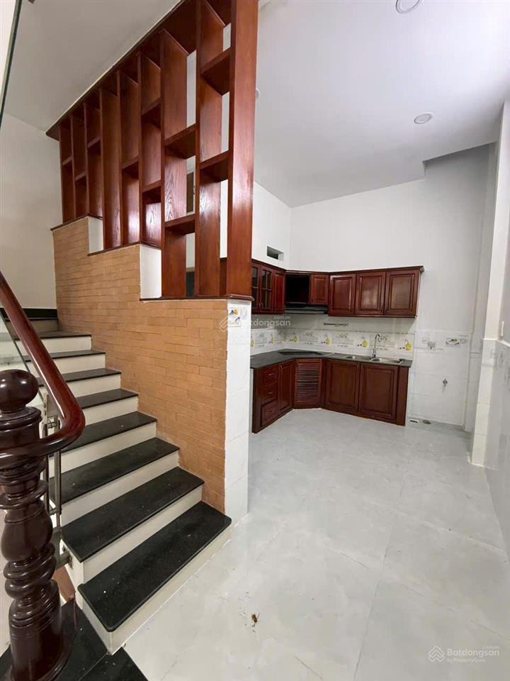 4x11, nhà có 2 lầu đường 3, giáp bình long, văn cao