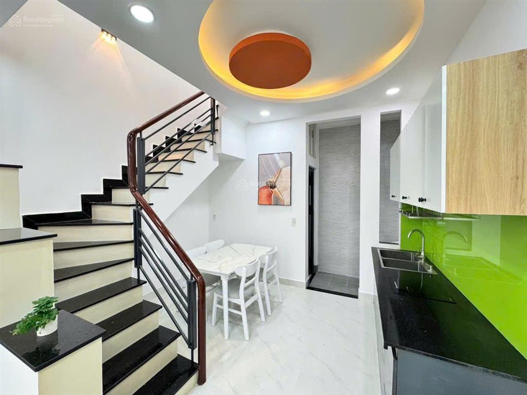 Nhà đúc 4 tấm đường 16a, giáp lê văn quới vào