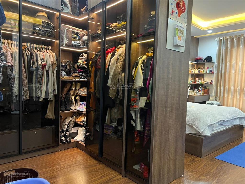 Bán nhà mặt đường hoàng quốc việt  6 tầng  50m  kinh doanh vỉa hè rộng, ô tô dừng đỗ