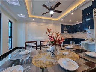 Bán nhà hoàng quốc việt 6 tầng thang máy mặt ngõ kinh doanh vị trí vàng.