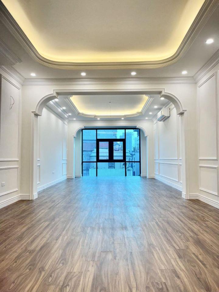 BÁN TÒA VĂN PHÒNG MẶT HỒ 3 MẪU – 10 TẦNG THANG MÁY XỊN – MẶT PHỐ VỈA HÈ RỘNG – 400M² – CHỈ 250 TỶ