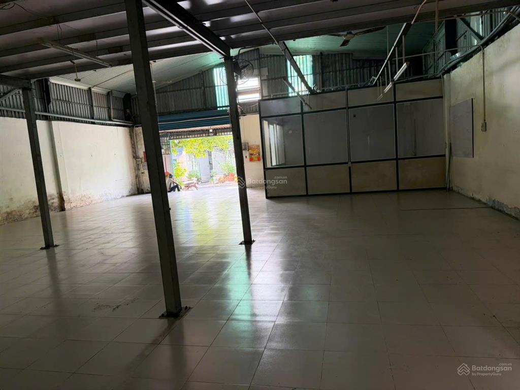 Cho thuê nhà xưởng cách tô ký 200m, đường rộng 8m không cấm tải