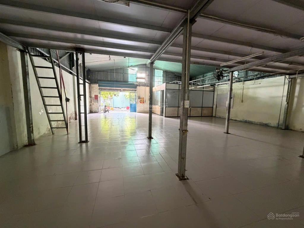 Cho thuê nhà xưởng cách tô ký 200m, đường rộng 8m không cấm tải