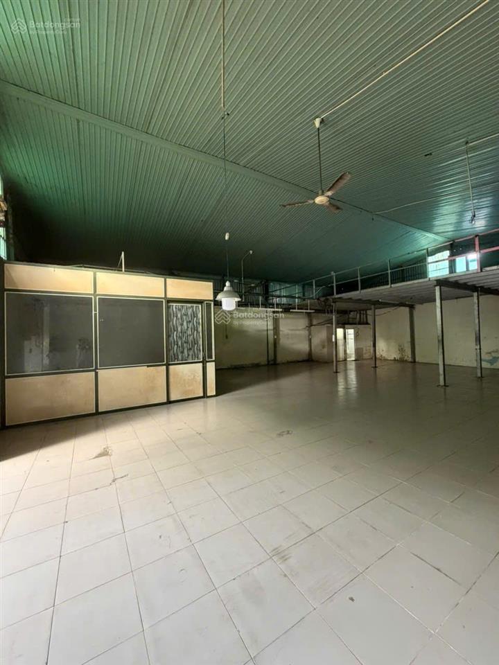 Cho thuê nhà xưởng cách tô ký 200m, đường rộng 8m không cấm tải