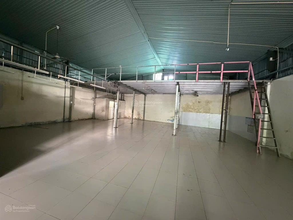 Cho thuê nhà xưởng cách tô ký 200m, đường rộng 8m không cấm tải