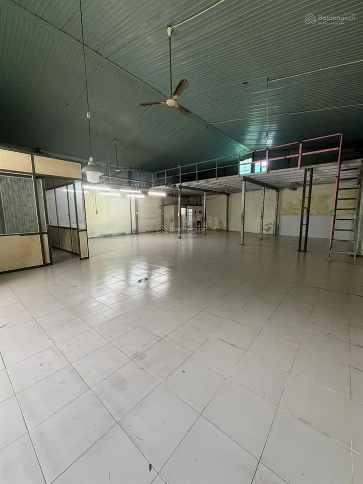 Cho thuê nhà xưởng cách tô ký 200m, đường rộng 8m không cấm tải