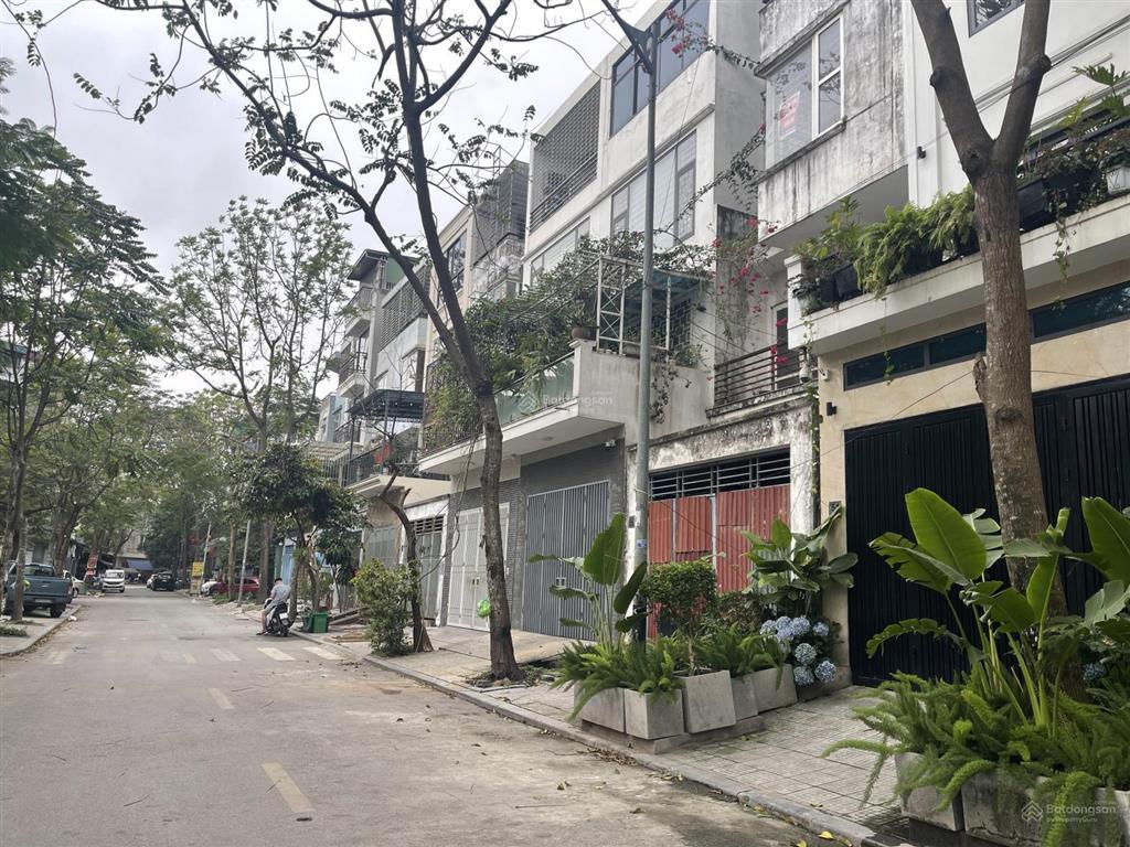 Bán gấp nhà lk kđt văn phú, hà đông, 90m2, đường vỉa hè thông rộng ôtô tránh đỗ, đối diện vườn hoa