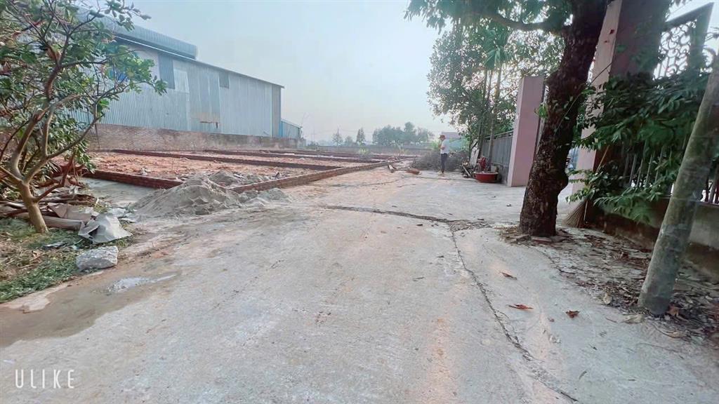 CẦN BÁN LÔ ĐẤT VỊ TRÍ CỰC TIÊM NĂNG , SÁT ĐƯỜNG TỈNH LỘ 418  ,DT - 87,8 M FUN THỔ CƯ  GIÁ