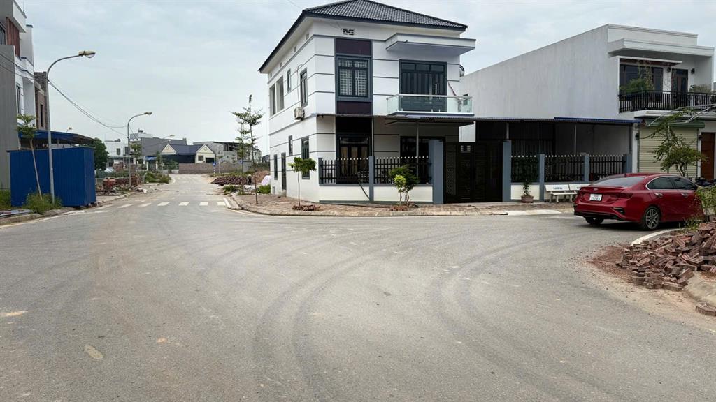 CÁC BÁC LƯU Ý ,GIÁ CHƯA ĐẾN 2 TỶ ,DIỆN TÍCH GÀN 350 M ,LÔ GÓC 2 MẶT TIỀN ,THẬT PHÙ HỢP