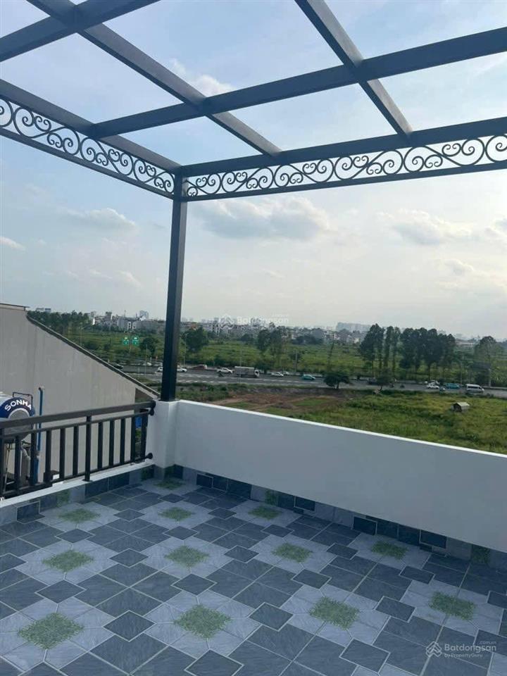 Bán nhà lô góc dân xây cự khối long biên 6 tỷ 35m2 mt 4.5m 5 tầng gần đường 25m và công viên