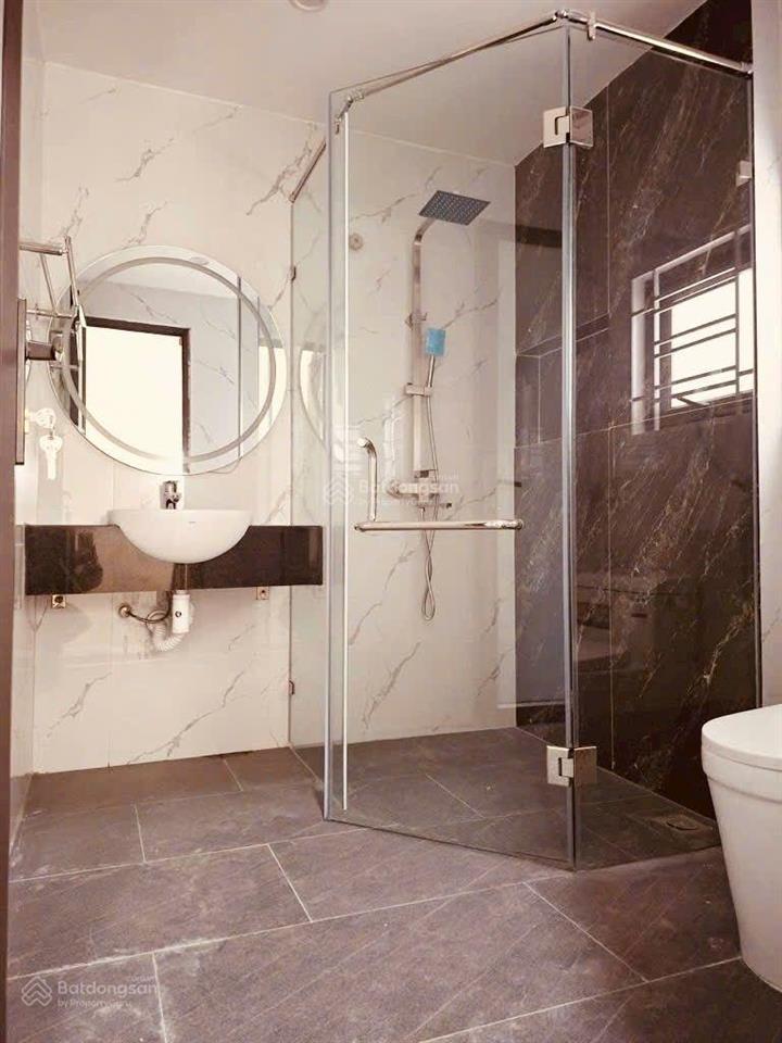 Bán nhà lô góc dân xây cự khối long biên 6 tỷ 35m2 mt 4.5m 5 tầng gần đường 25m và công viên