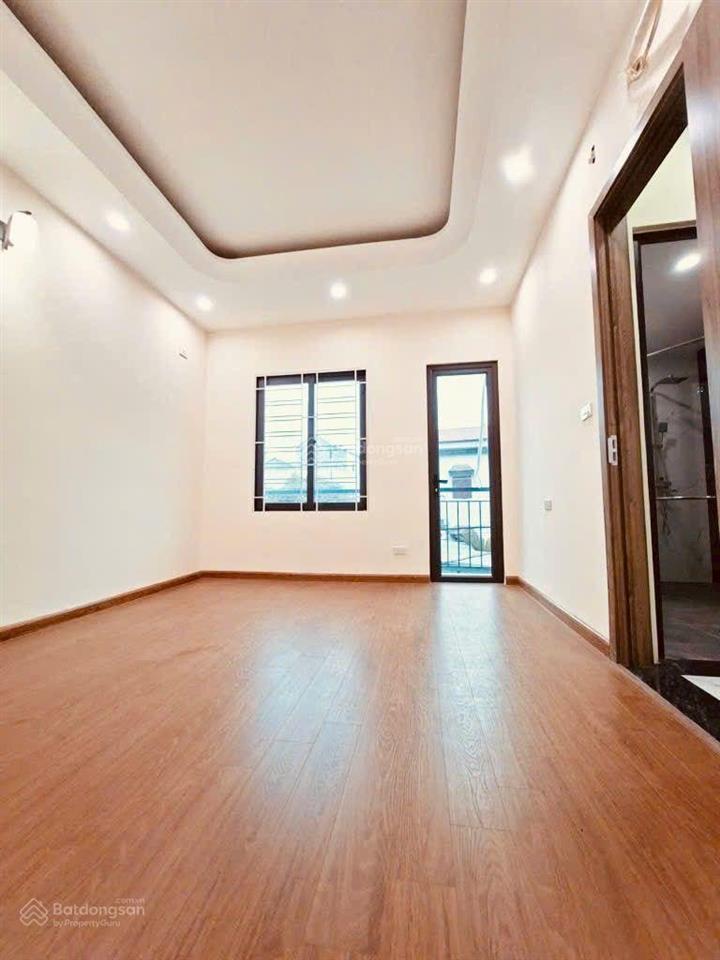 Bán nhà lô góc dân xây cự khối long biên 6 tỷ 35m2 mt 4.5m 5 tầng gần đường 25m và công viên