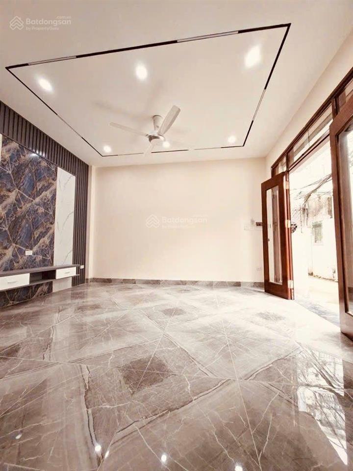 Bán nhà lô góc dân xây cự khối long biên 6 tỷ 35m2 mt 4.5m 5 tầng gần đường 25m và công viên