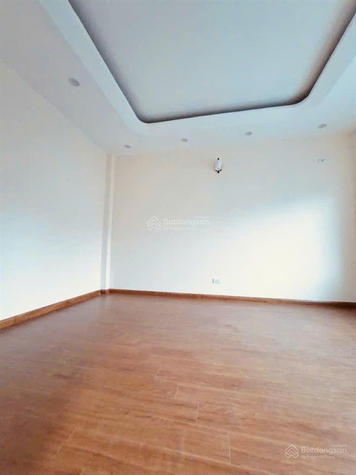 Bán nhà lô góc dân xây cự khối long biên 6 tỷ 35m2 mt 4.5m 5 tầng gần đường 25m và công viên