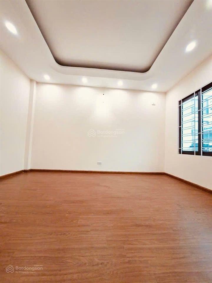 Bán nhà lô góc dân xây cự khối long biên 6 tỷ 35m2 mt 4.5m 5 tầng gần đường 25m và công viên