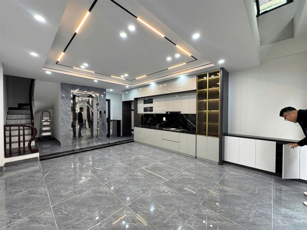 Bán nhà đối diện aeon long biên 13 tỷ 55m mt 5m 6 tầng ô tô lô góc kinh doanh