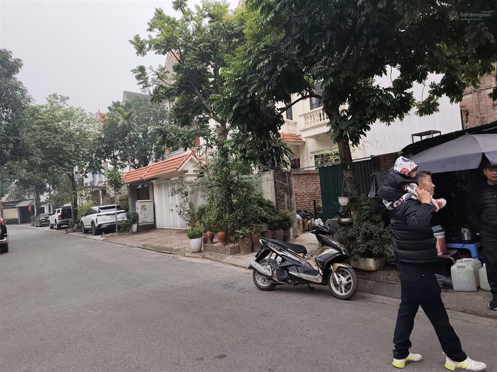 Bán đất khu biệt thự việt hưng long biên 175m2 52 tỷ mt 10m kd vỉa hè gần phòng thuế long biên
