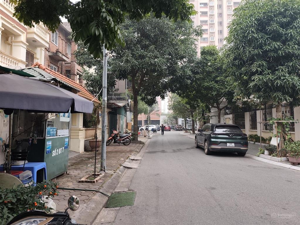 Bán đất khu biệt thự việt hưng long biên 175m2 52 tỷ mt 10m kd vỉa hè gần phòng thuế long biên