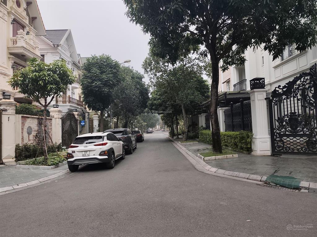 Bán đất khu biệt thự việt hưng long biên 175m2 52 tỷ mt 10m kd vỉa hè gần phòng thuế long biên