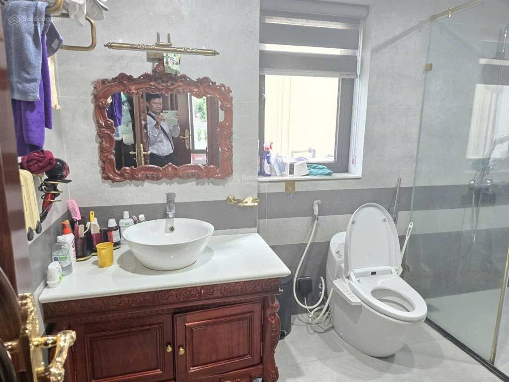 Bán biệt thự đẳng cấp phố việt hưng long biên 90 tỷ 255m2 5 tầng mt 30m kd vỉa hè gần công viên