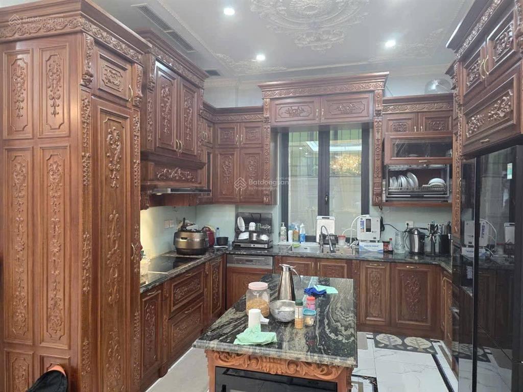 Bán biệt thự đẳng cấp phố việt hưng long biên 90 tỷ 255m2 5 tầng mt 30m kd vỉa hè gần công viên