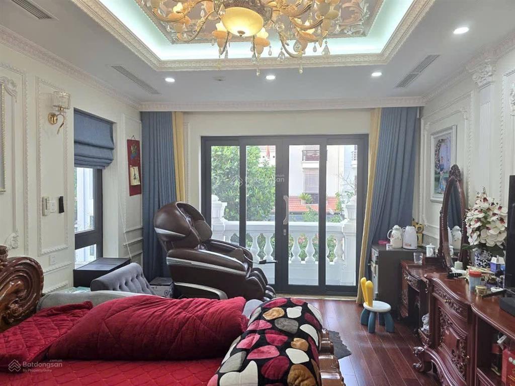 Bán biệt thự đẳng cấp phố việt hưng long biên 90 tỷ 255m2 5 tầng mt 30m kd vỉa hè gần công viên