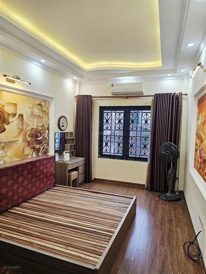 Bán nhà lô góc tại phố trạm, long biên 6 tỷ, 35 m2, view đẹp, ban công thoáng sáng,
gần aeon lb