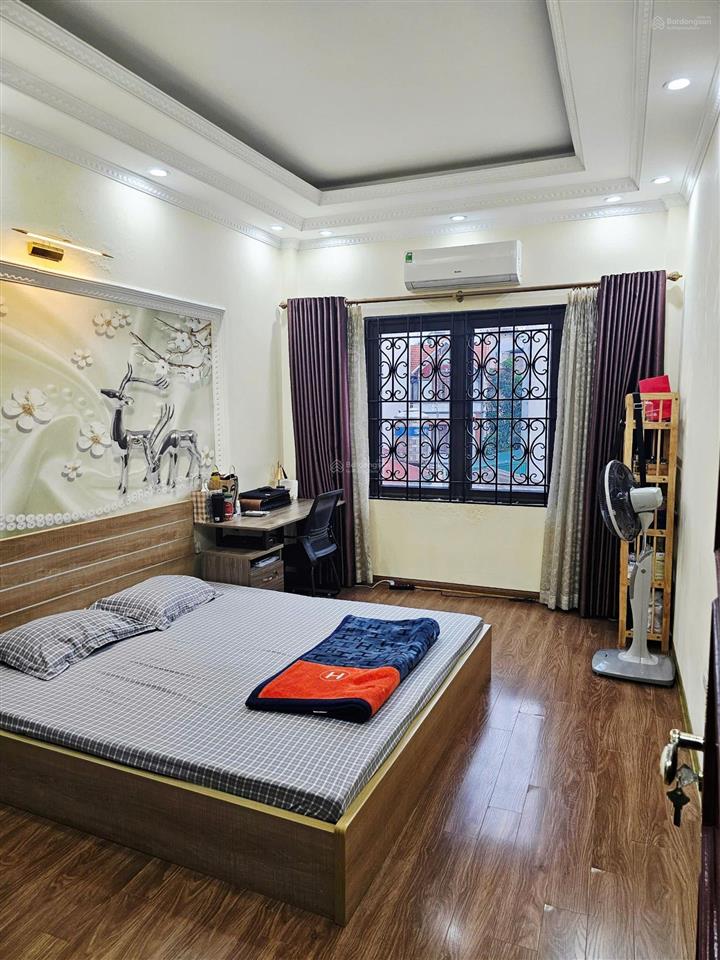 Bán nhà lô góc tại phố trạm, long biên 6 tỷ, 35 m2, view đẹp, ban công thoáng sáng,
gần aeon lb