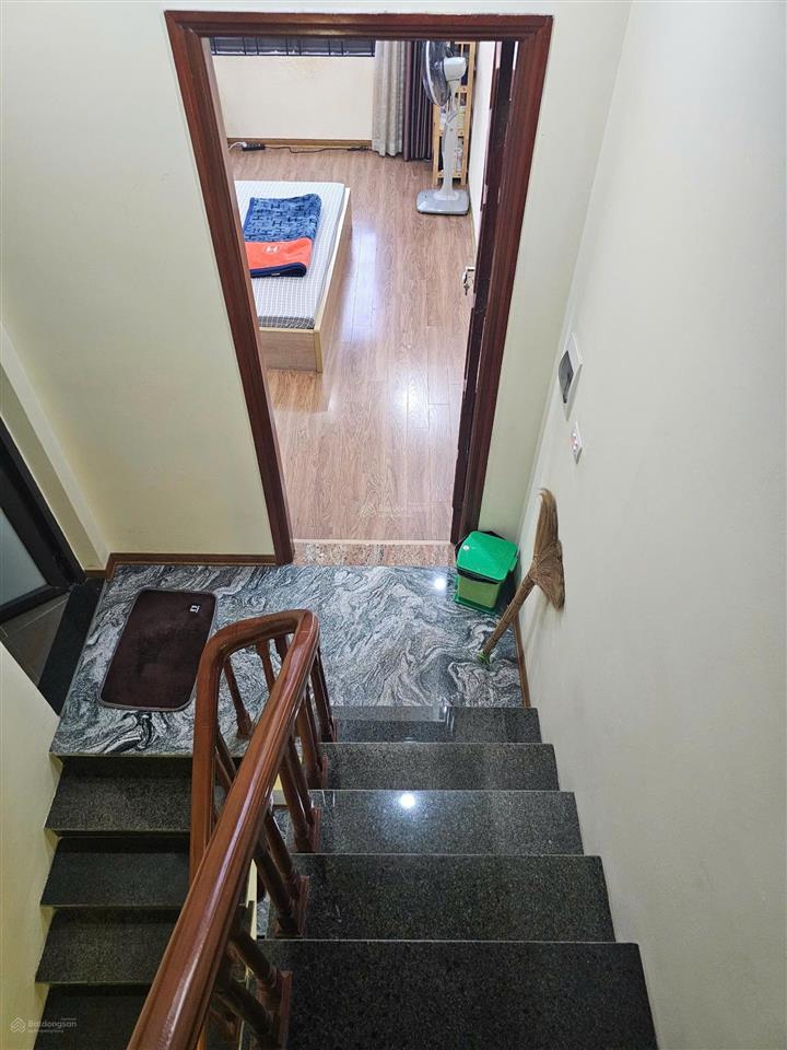 Bán nhà lô góc tại phố trạm, long biên 6 tỷ, 35 m2, view đẹp, ban công thoáng sáng,
gần aeon lb