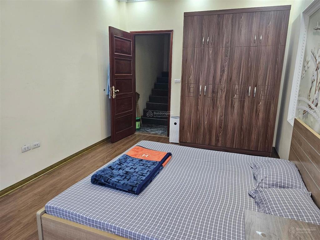 Bán nhà lô góc tại phố trạm, long biên 6 tỷ, 35 m2, view đẹp, ban công thoáng sáng,
gần aeon lb