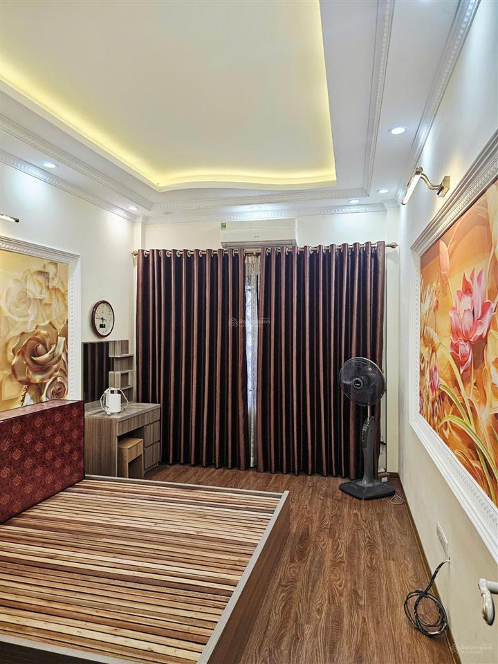 Bán nhà lô góc tại phố trạm, long biên 6 tỷ, 35 m2, view đẹp, ban công thoáng sáng,
gần aeon lb