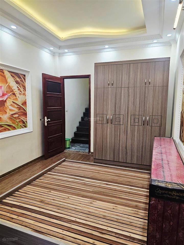 Bán nhà lô góc tại phố trạm, long biên 6 tỷ, 35 m2, view đẹp, ban công thoáng sáng,
gần aeon lb