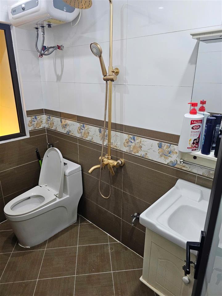Bán nhà lô góc tại phố trạm, long biên 6 tỷ, 35 m2, view đẹp, ban công thoáng sáng,
gần aeon lb