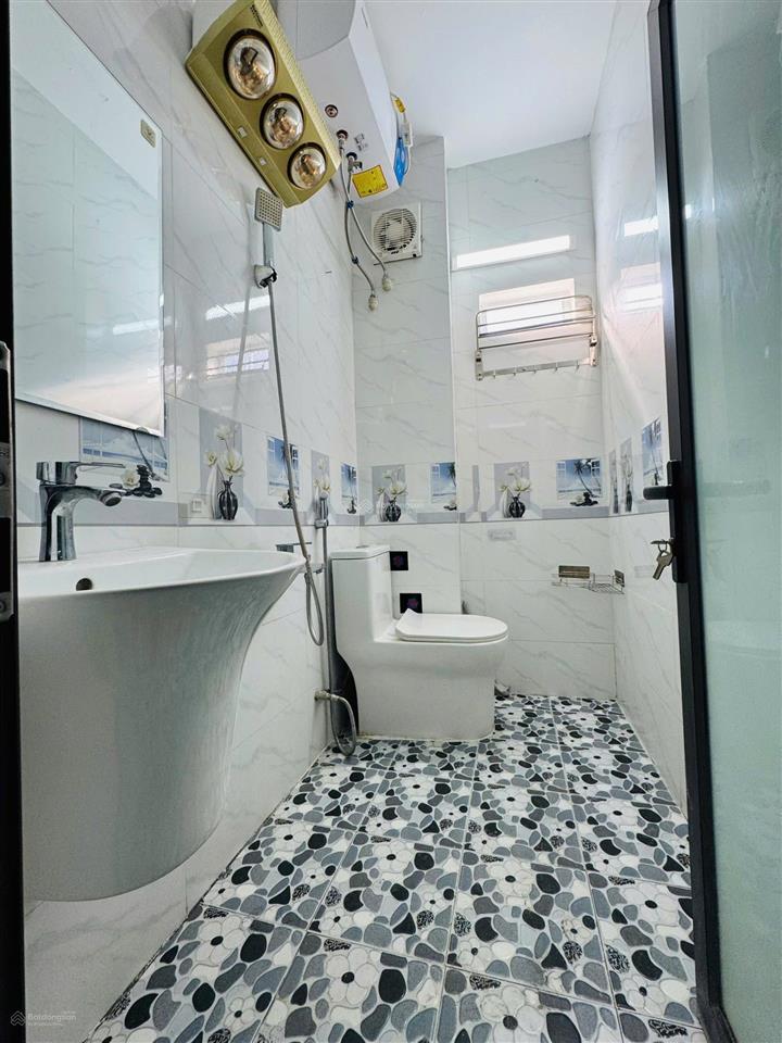 Bán nhà mặt ngách thạch bàn long biên nhỉnh 7 tỷ 50m2 5 tầng mt 4m ô tô kinh doanh gần trường cấp 3